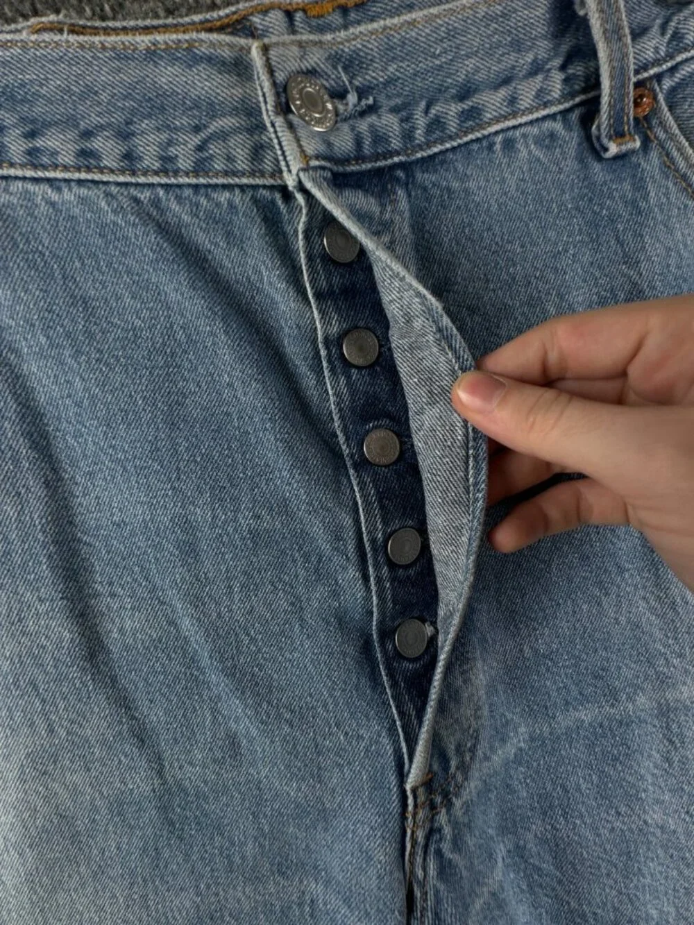 VTG Levi’s 501 Button Fly Denim Jeans Blue ACTL 38x27 Red Tab USA Classic Adult